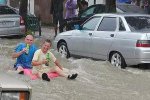 У Сочі під воду пішов аеропорт, вулицями плавають на матрацах (фото)