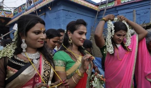 Индийцы требуют туалеты для трансгендеров