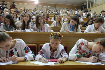 Результаты радиодиктанта по языку ошарашили всех: справились на "отлично" только двое