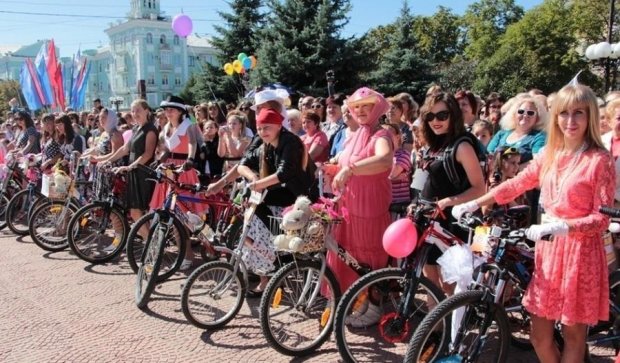 Соцсети повеселил велоконкурс в оккупированном Луганске (видео)