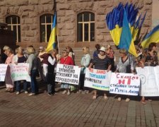 Кумедний протест: як пенсіонери забудовника під КМДА захищали