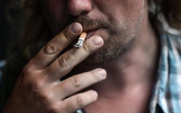 Украинцам придется выбирать между сигаретами и всем остальным