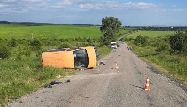 Под Франковском жуткая авария, разгромленная машина вверх тормашками - погибла пассажирка