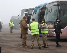 Обмін полоненими між Україною і ОРДЛО: автобус із утримуваними потрапив у ДТП