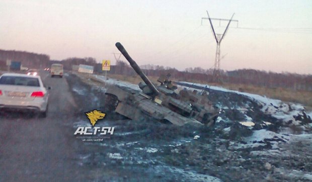 Под Новосибирском танк утонул в луже (фотофакт) 