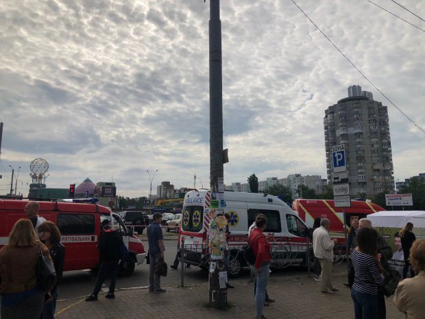 В Киеве остановилось метро, сотни людей в заручниках у подземки: что происходит