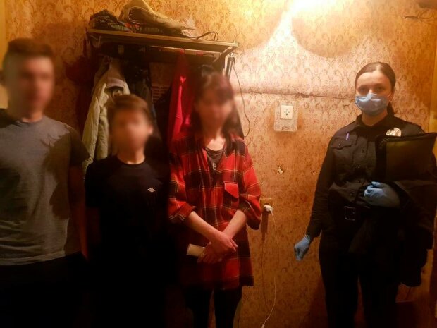 На Прикарпатье устроили рейд по неблагополучным семьям - как выживают детки с мамами, которые привыкли "грешить"
