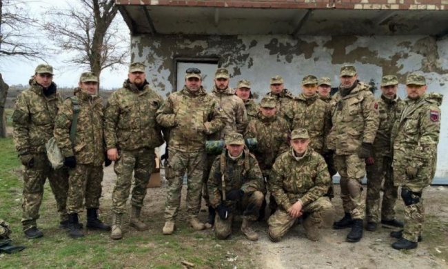 Частина "Правого сектору" перейде на контракт