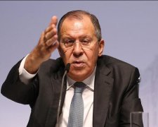 За поребриком вирує: у Лаврова відреагували на декомунізацію ВВВ