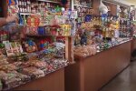 Солодощі в магазині, фото: кадр з відео