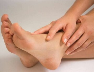 Причини та симптоми мозолі на нозі