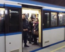 Банда глухонемых карманников воруют кошельки в метро