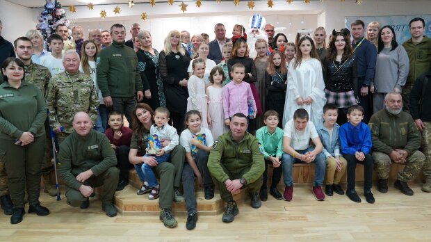 Праздник Николая для тех, кому этого так не хватает: инспекторы Госэкоинспекции подарили радость маленьким украинцам