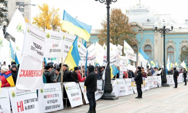 Так начинался Майдан: в Киеве под Радой отаборились протестующие, силовики валятся с ног
