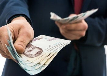 Грошова допомога. Фото з інтернету