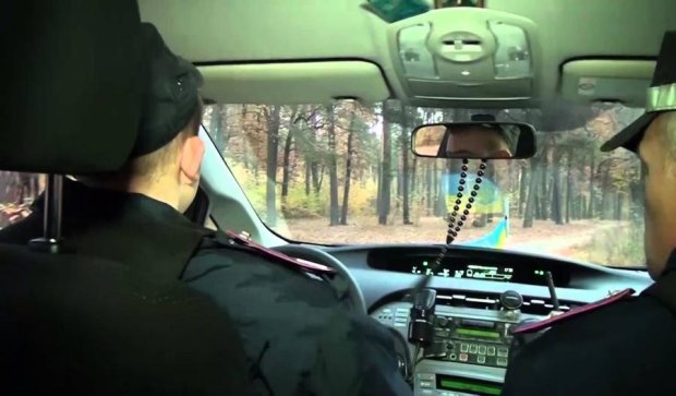 Киевский полицейский похищает автомобили