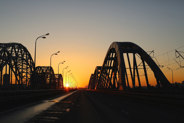 Не устал, а уже просто умер: Киеву грозит еще одна катастрофа с мостом, времени не осталось