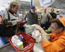 Країна без кеша: українців змусять по-новому платити за товари та послуги