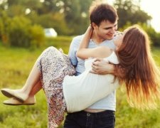 Женщины выбирают альтруистов для отношений