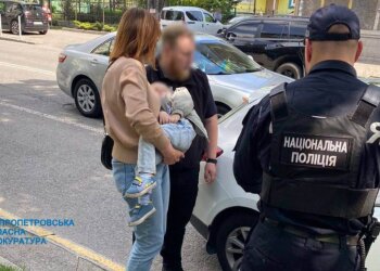 19-летняя мать пыталась продать своего сына за 1 млн грн, фото: прокуратура