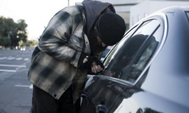 Напоролся на реформы: главный патрульный страны стал жертвой грабителей