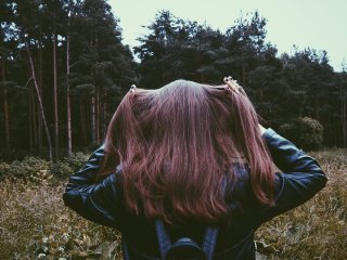 вийшла з дому і е повернулась