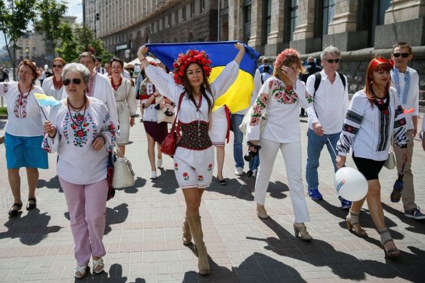 Зеленский ярко поздравил украинцев с Днем вышиванки: "Не забудьте это сделать"