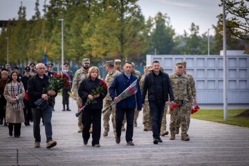 Вічна пам'ять Героям: на Національному військовому меморіальному кладовищі з почестями поховали чотирнадцять захисників