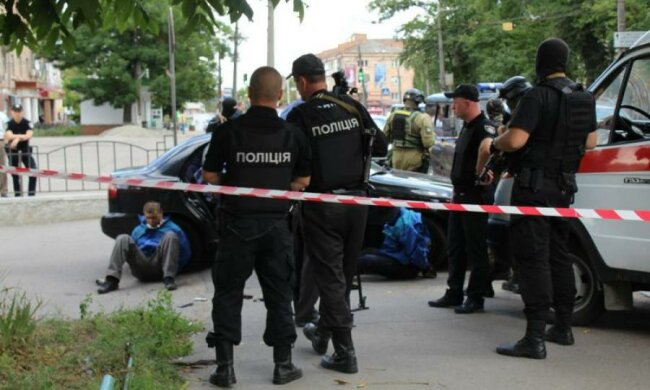 Криваві незручності: столичні копи обдурили всю Україну