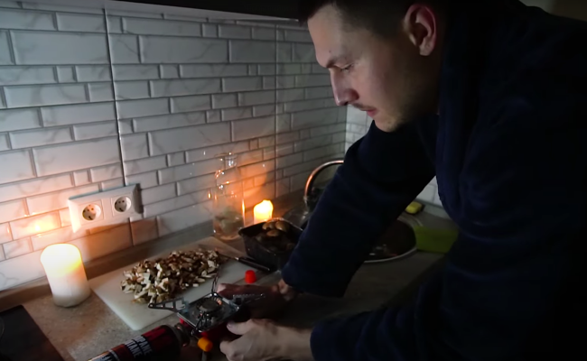 Відключення світла. Фото: скрін youtube