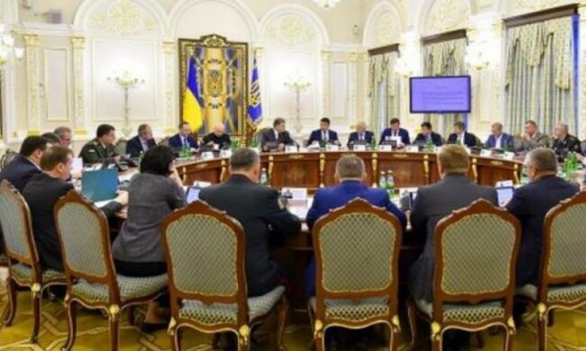 СНБО запретил ввозить товары на оккупированный Донбасс