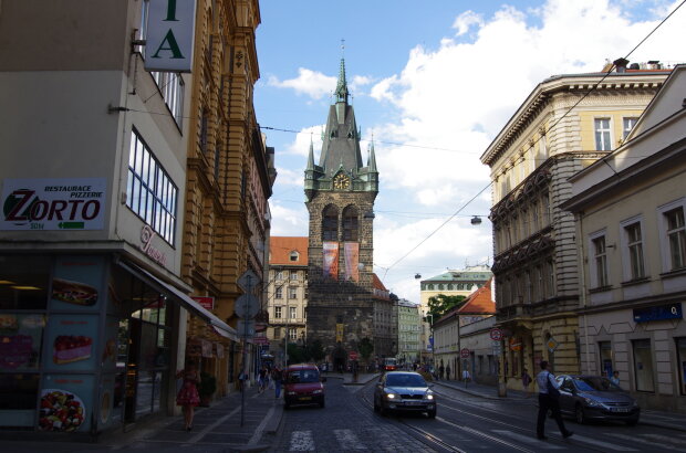 Заробитчане в Чехии нашли себе "клубничку": одна на четверых и даже без денег