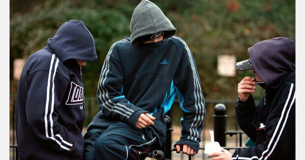 Подростки, иллюстративное фото