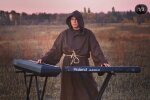 Підліток на кладовищі, фото: Instagram