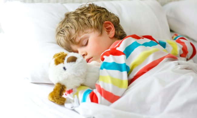 Соблюдай режим: как плохой сон влияет на вес ребенка