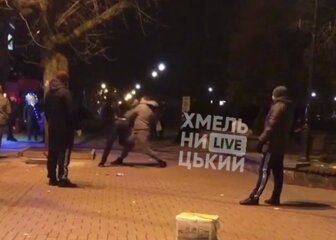 В Хмельницком голубиный "бог" устроил махач с прохожим: "Где мои 500 гривен?!"