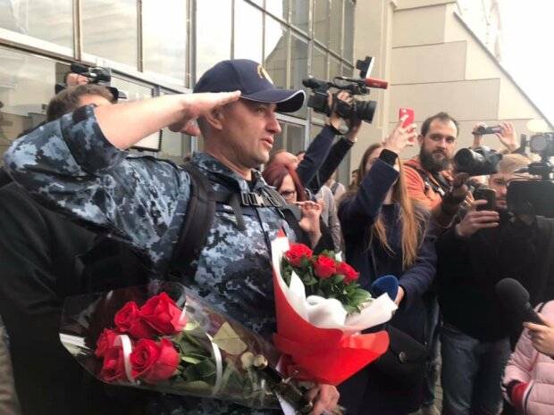 "Наконец дома": Львов трогательно встретил освобожденного из плена Путина моряка Андрея Оприско, - слезы радости на глазах