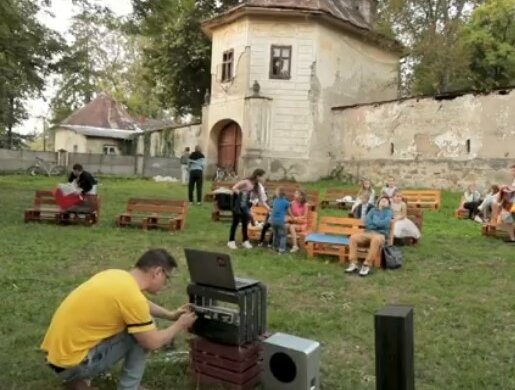Закарпатський замок перетворили на кінотеатр, скріншот