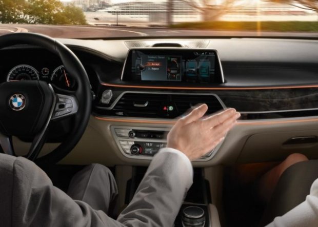BMW внедряет систему управления жестами