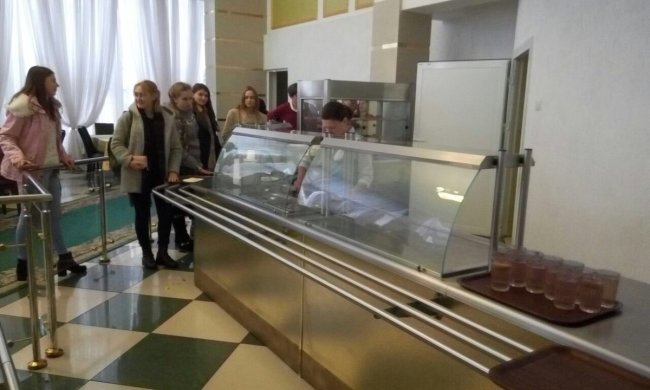 Філе індички, сир Камамбер та авокадо: ми дізналися, чим в цьому році будуть годувати студентів КНУ ім. Т.Г. Шевченка