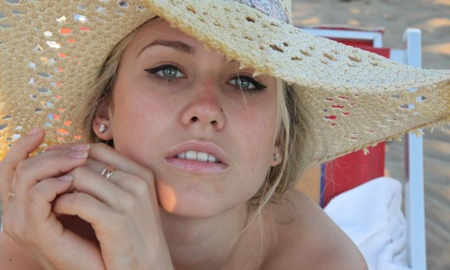 Сестра Ломаченка нокаутує вас поглядом: чарівні фото