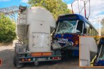 Грузовик Scania столкнулся с трамваем №11 на Будівельників в Днепре