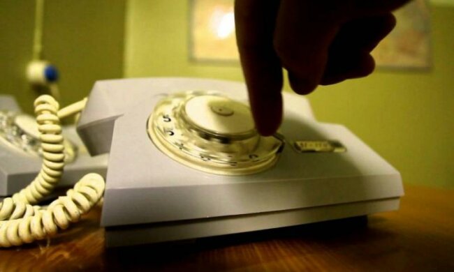 Складний гаджет: підліток не справився з дисковим телефоном