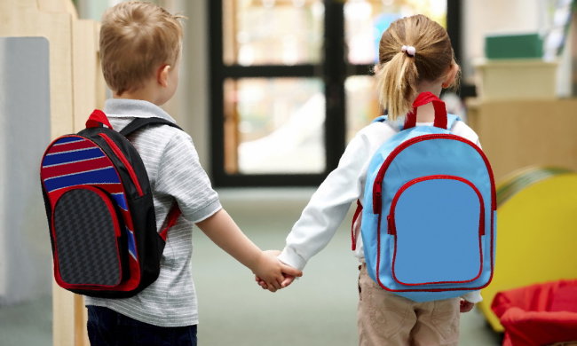 Лікар Комаровський відповів на питання, чи можна дітям носити рюкзак