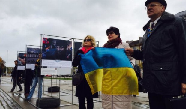  В Латвии во второй раз открыли выставку о Майдане