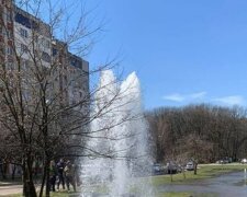 Во Львове прорвало трубу, фото: Facebook Сихів медіа