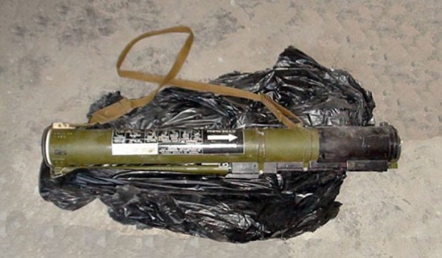 СБУ виявила у Костянтинівці схованку з гранатометами та патронами (фото)
