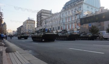 Міноборони розсекретило причину руйнування асфальту на Хрещатику