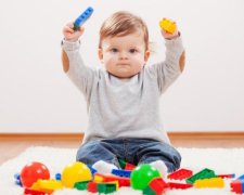 Телефон не іграшка: однорічна дитина вдихнув небезпечний предмет