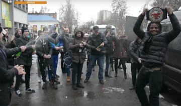 Украинский негр нокаутировал россиянина (видео)